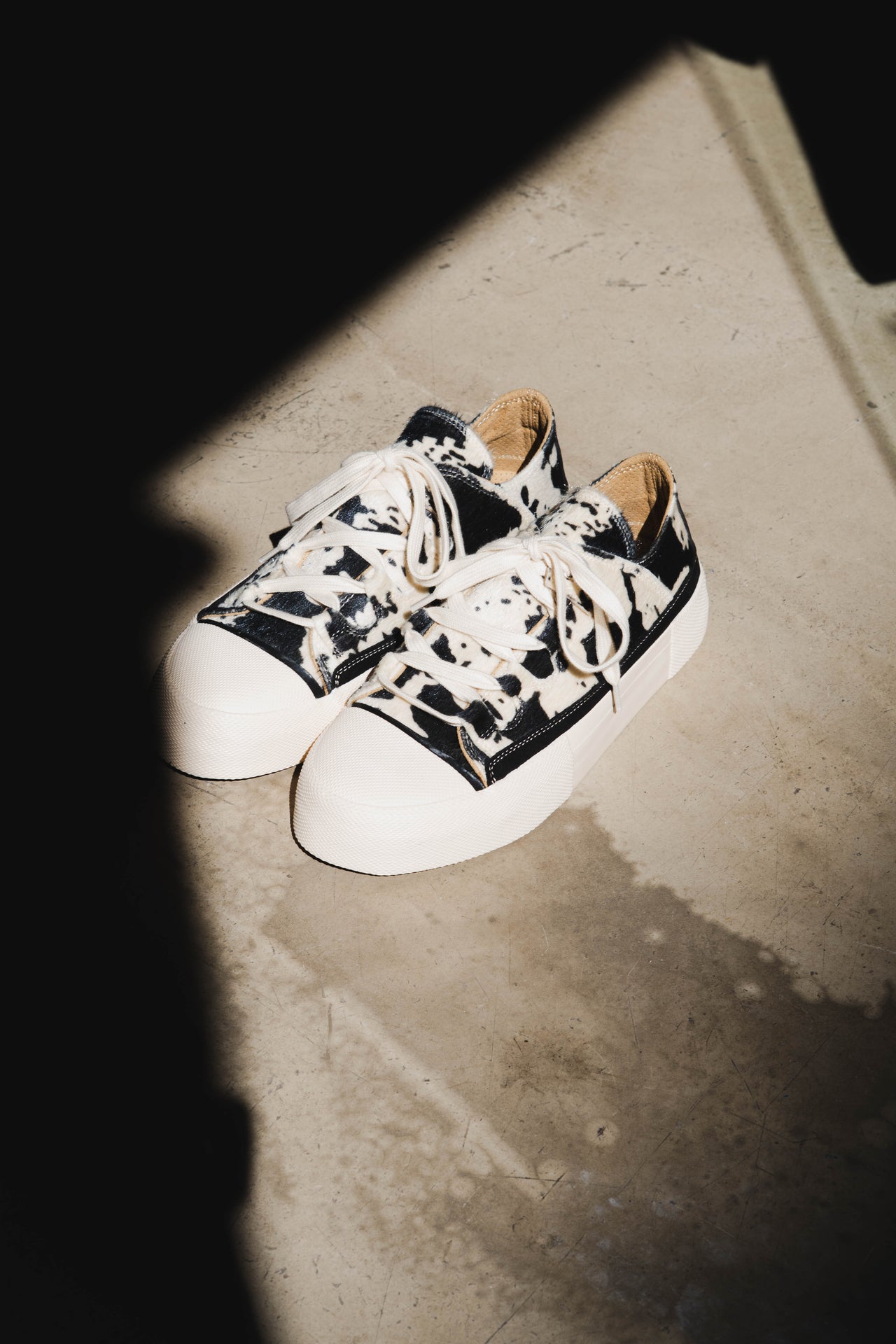 TARMAC STUDIO STARS - COW