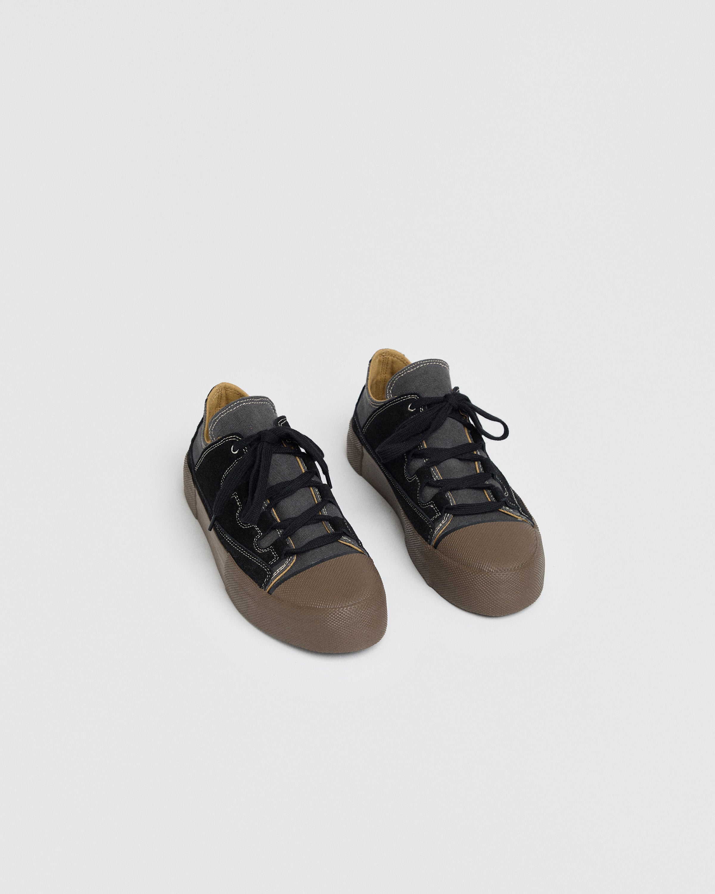 TARMAC CANVAS PLUS - QUARTZ BLACK | Wollow Official